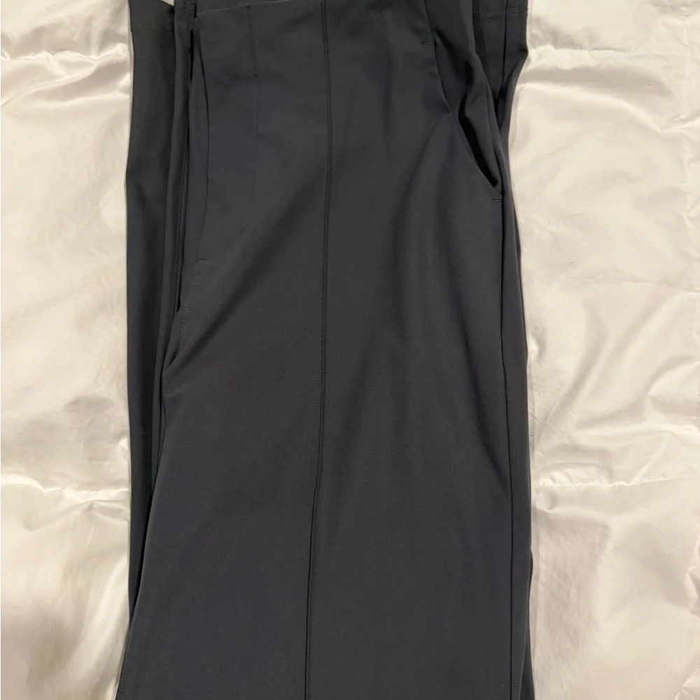 Vuori Women's Navy Pants - Picture 2 of 7